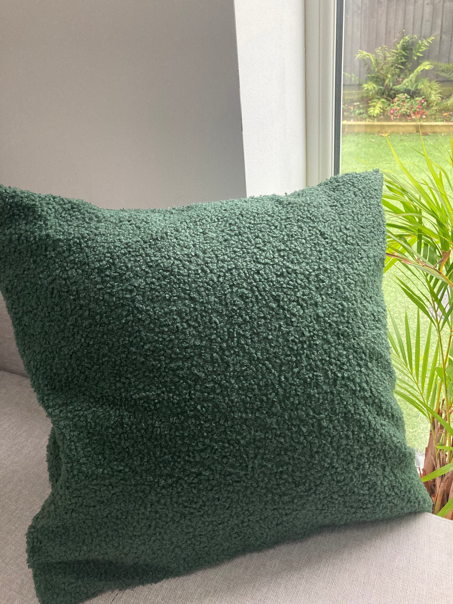 Green cushion4calm, no embroidery, just voice guided breathing technique device